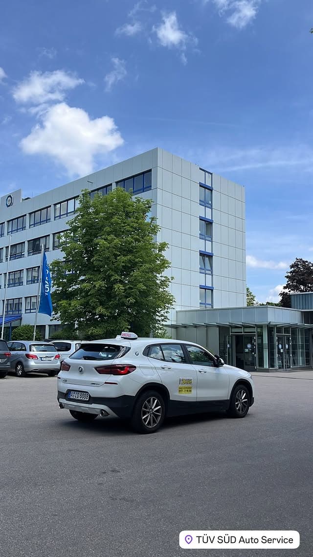 Moderner Fahrschulwagen von iDrive Augsburg
